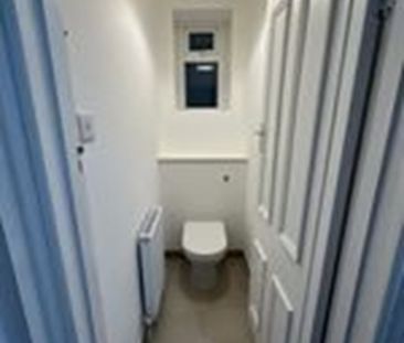 1 Bed Flat, Blackheath, SE3 - Photo 3