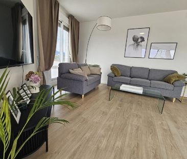 3 Bedroom Apartment For Rent in Nueva Andalucía, Málaga - Photo 6