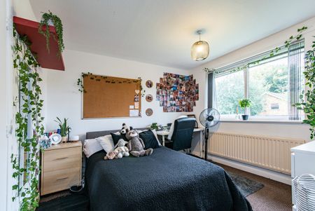 3 Bed Semi-Detached House, Martinmass Close, NG7 - Photo 4