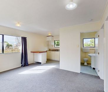 Charming 2-Bedroom Home for Rent in Newtown, Wellington - Photo 4
