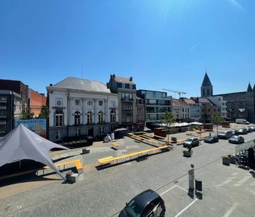 Gerenoveerd appartement met terras op de Markt van Deinze - Photo 1