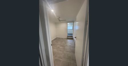 Ground Floor Two Bedroom Unit with Big Back Yard - Photo 5