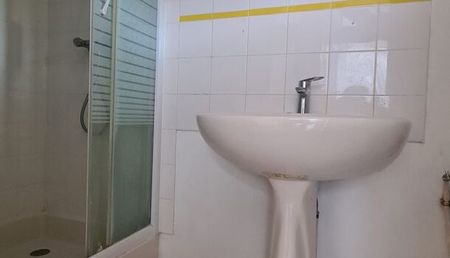 Appartement 3 pièces 35m2 REIMS 596 euros - Photo 2