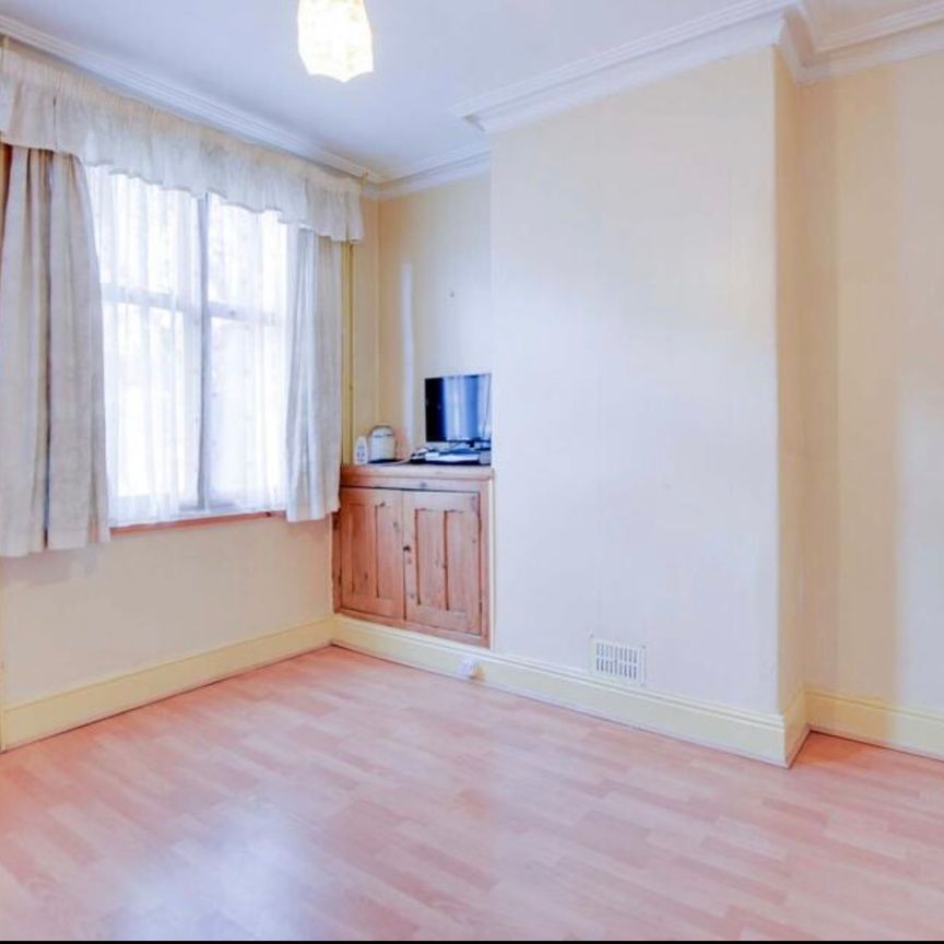 Avenue Road Extension - Photo 1