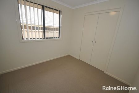 Charming 2 Bedroom Duplex - Photo 3
