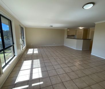 3 BEDROOM UNIT IN QUIET NEIGHBOURHOOD - Photo 1