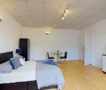 Studio to rent - Photo 1