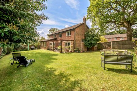 5 Bedroom House - Hall Close, Bishops Waltham - Photo 4