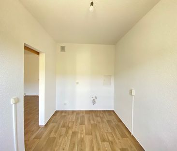 Einzug ab sofort möglich - 3-Raumwohnung mit Balkon und Aufzug - Photo 3