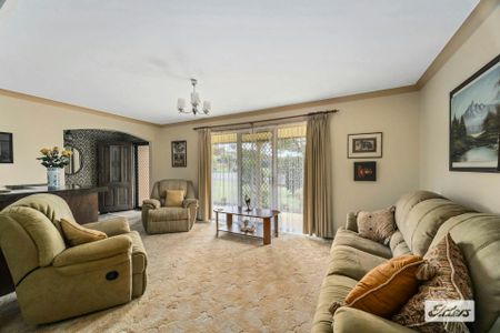 Tidy 3 bedroom home - Photo 2