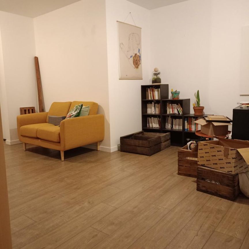 VERNOU SUR BRENNE Centre village, à côté des commerces - Photo 1