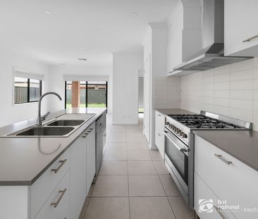 Beautiful 4 Bedroom in the heart of Strathtulloh - Photo 6