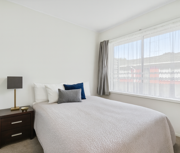 Superb Living - Unbeatable Location - Photo 6