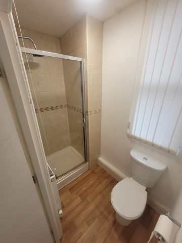 1 Bed Flat, Park Road West, CH43 - Photo 2