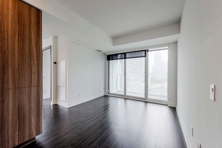 For Lease - 19 Bathurst Street Unit# 906, Toronto, Ontario - Photo 2