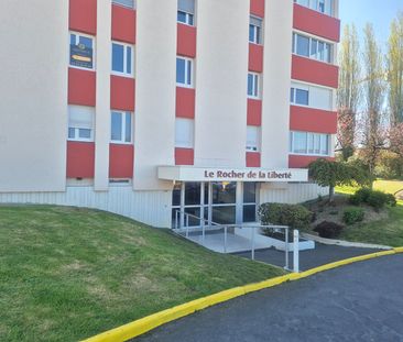 A LOUER Appartement F2 50000 Saint-Lô 1 chambre 46.77 m² - Photo 4