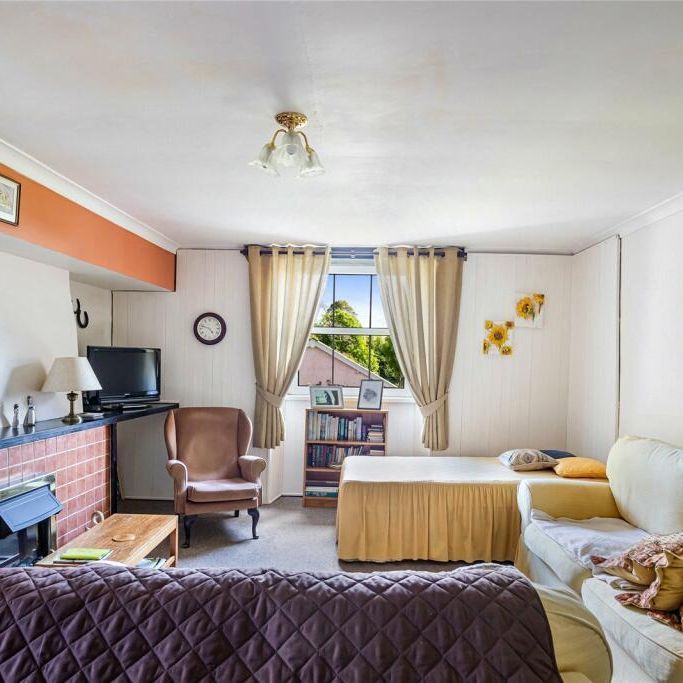 4 bedroom semi-detached house to rent - Photo 1