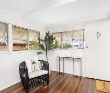 Freshly Updated 3-Bedroom Home in Prime Scarborough Location. Conta... - Photo 6