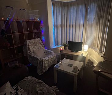 Room in a Shared House, Cromwell Road, SO15 - Photo 1