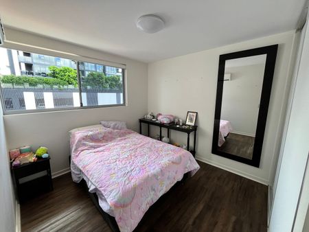 Spacious, Modern, Secure Inner City Living (Furnished) - Photo 3