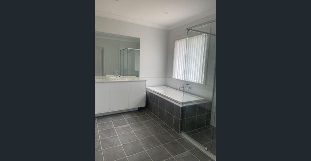 Brand new large 4 bedroom home in Thirlmere - Photo 1