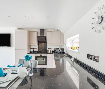 2 bedroom maisonette to rent - Photo 1