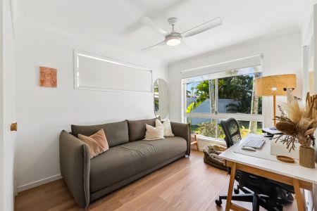 Coastal luxe living in the heart of Burleigh Waters - Photo 3