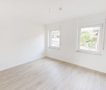 Alt-Hürth! Überwiegend renovierte 2-Zimmer Mietwohnung im Hochparte... - Photo 1