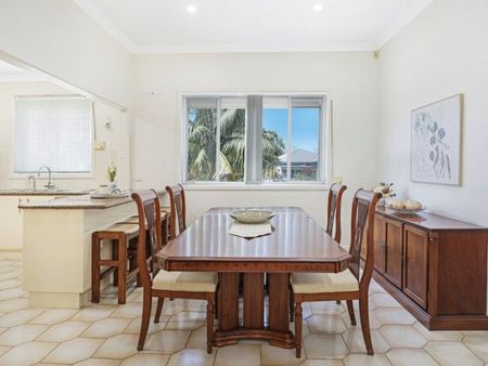 54 Rowland Avenue, WOLLONGONG NSW 2500 - Photo 4