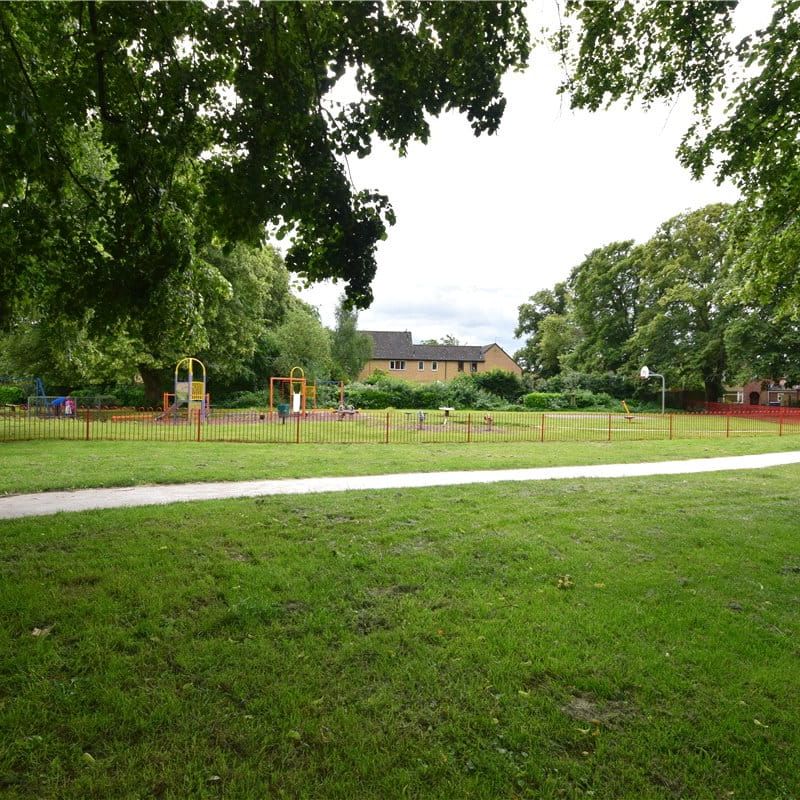 Well presented 3 bedroom semi-detached house to rent just to the north of Cambridge within walking distance of the City centre and local amenities. Rear enclosed garden. GCH. Unfurnished. - Photo 1