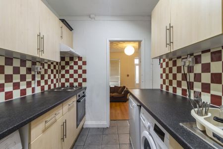 Room For Rent Laura Street, Pontypridd - Photo 3