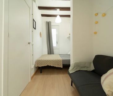 Carrer de la Lluna, Barcelona, Catalonia 08001 - Photo 3