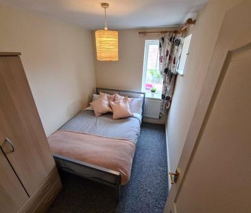 3 bedroom terraced house to rent - Photo 5