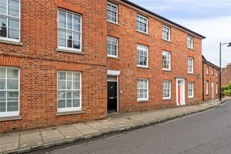 2 Bedroom Flat / Apartment - Church Street, Romsey - Photo 5