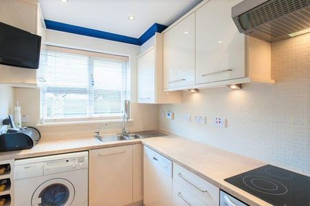 3 bedroom terraced house to rent - Photo 2