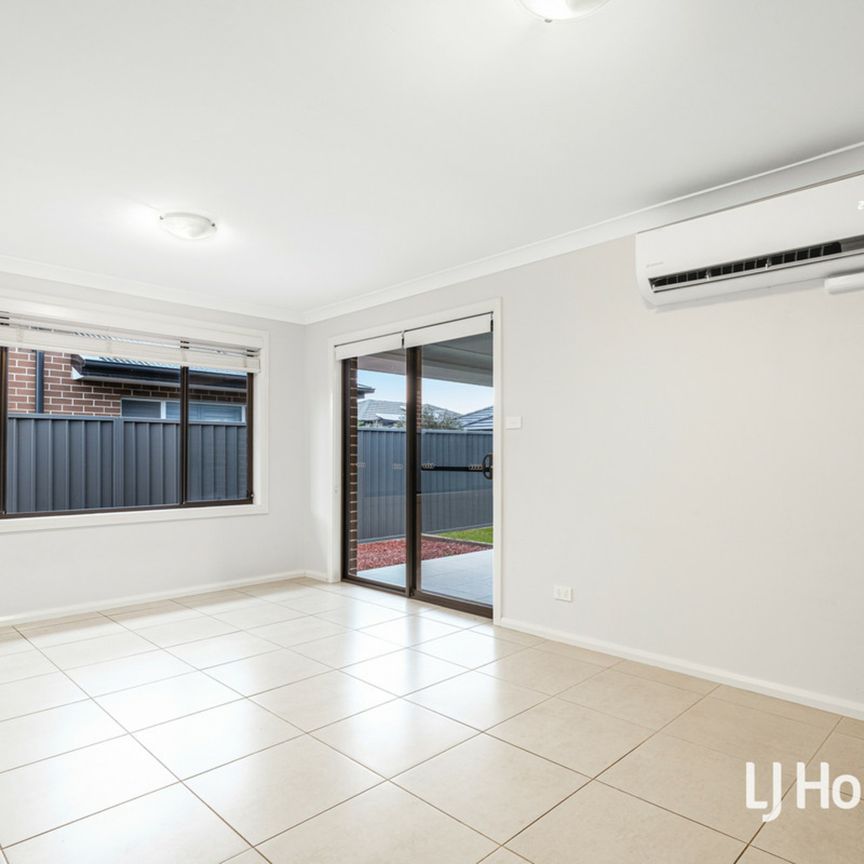 Beautiful 4 Bedroom Home - Available Now! - Photo 1