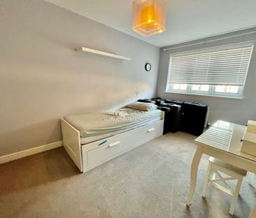 Bletchley Road, Leeds, Horsforth - Photo 5