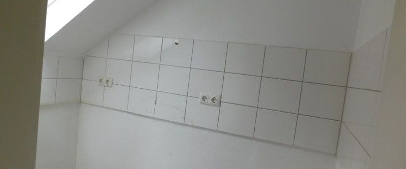 Kleine Dachgeschosswohnung mit 2 Zimmern - Foto 1