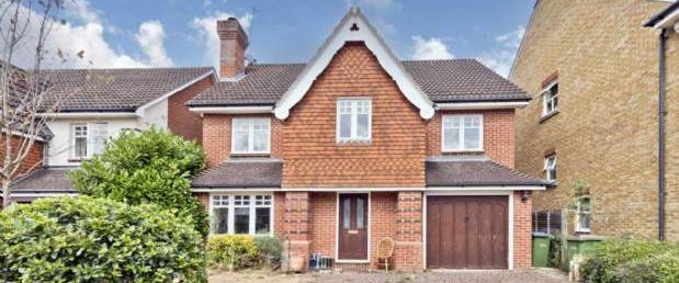 5 bedroom property to rent in Thames Ditton - Photo 1