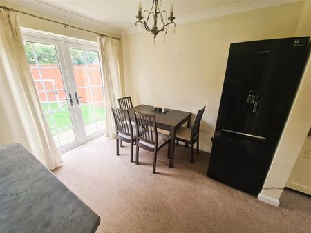 Pembroke Drive, Ingleby Barwick - Photo 3