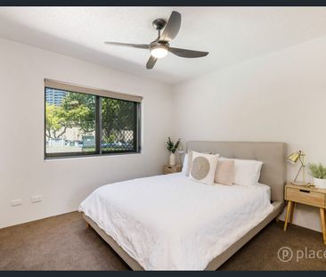 STUNNING ONE BEDROOM APARTMENT FULLY FURNISHED (WATER INCLUDED) - Photo 4