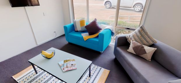 5 Bedroom Townhouse with Ensuite - Photo 1