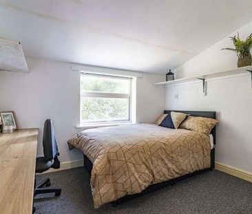 Stylish Bedroom House, LN1 - Photo 1