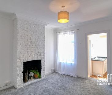 2 bedroom terraced house to rent - Photo 2