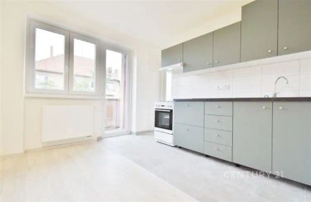 Byt po kompletní rekonstrukci 2+1 s balkónem, 57 m - Photo 2
