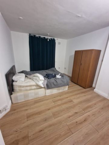 5 Bed End Terrace, Croydon Road, CR0 - Photo 2