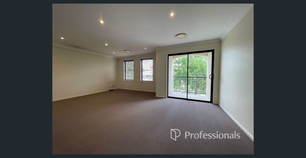 Spacious Family home with a swimming pool - Photo 1