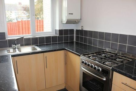 2 bedroom end of terrace house to rent - Photo 4