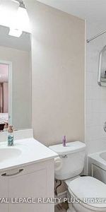 Burnhamthorpe/Confederation Gorgeous 1Bdrm +Den 2Full Washrooms - Photo 4