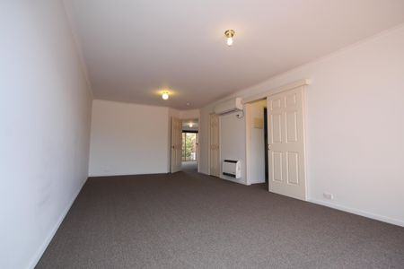 Gorgeous Two Bedroom Apartment - Photo 2